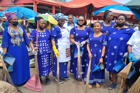 Mothers Union Excites traders with a clean up of the Kabakas market(Kibuye).